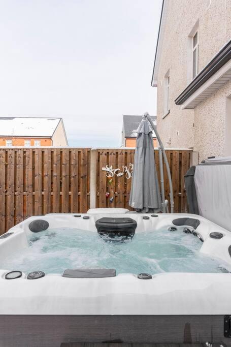 Dublin Jacuzzi Escape Apartamento Exterior foto